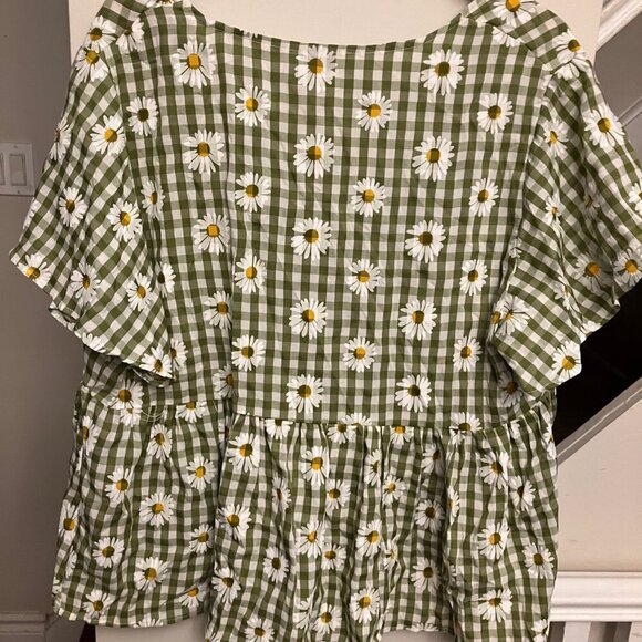 Green Gingham Daisy Top - Picture 4 of 7